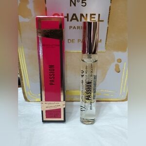Revolution Passion Purse Spray